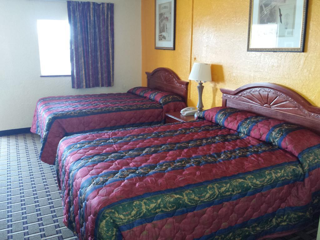 Encore Motel Farmington Room photo